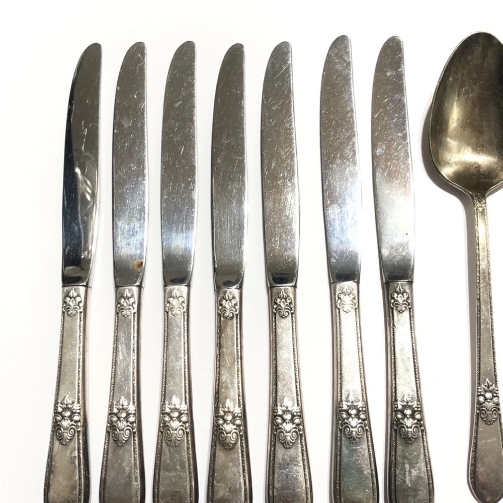 1847 Rogers Bros Is Adoration Vintage Silver Plate Silverware Set of 47 pieces - Picture 2 of 13